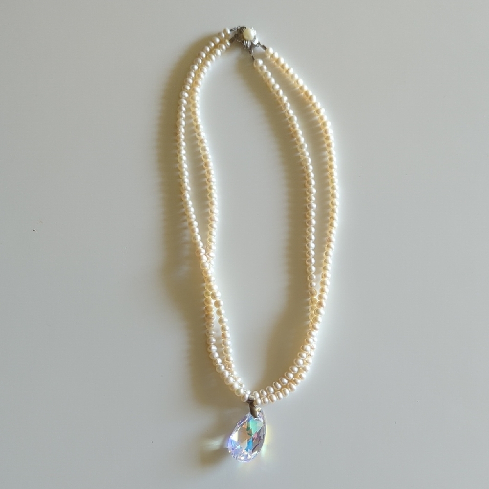 Classic Ivory Pearl Necklace with Crystal Teardrop Pendant